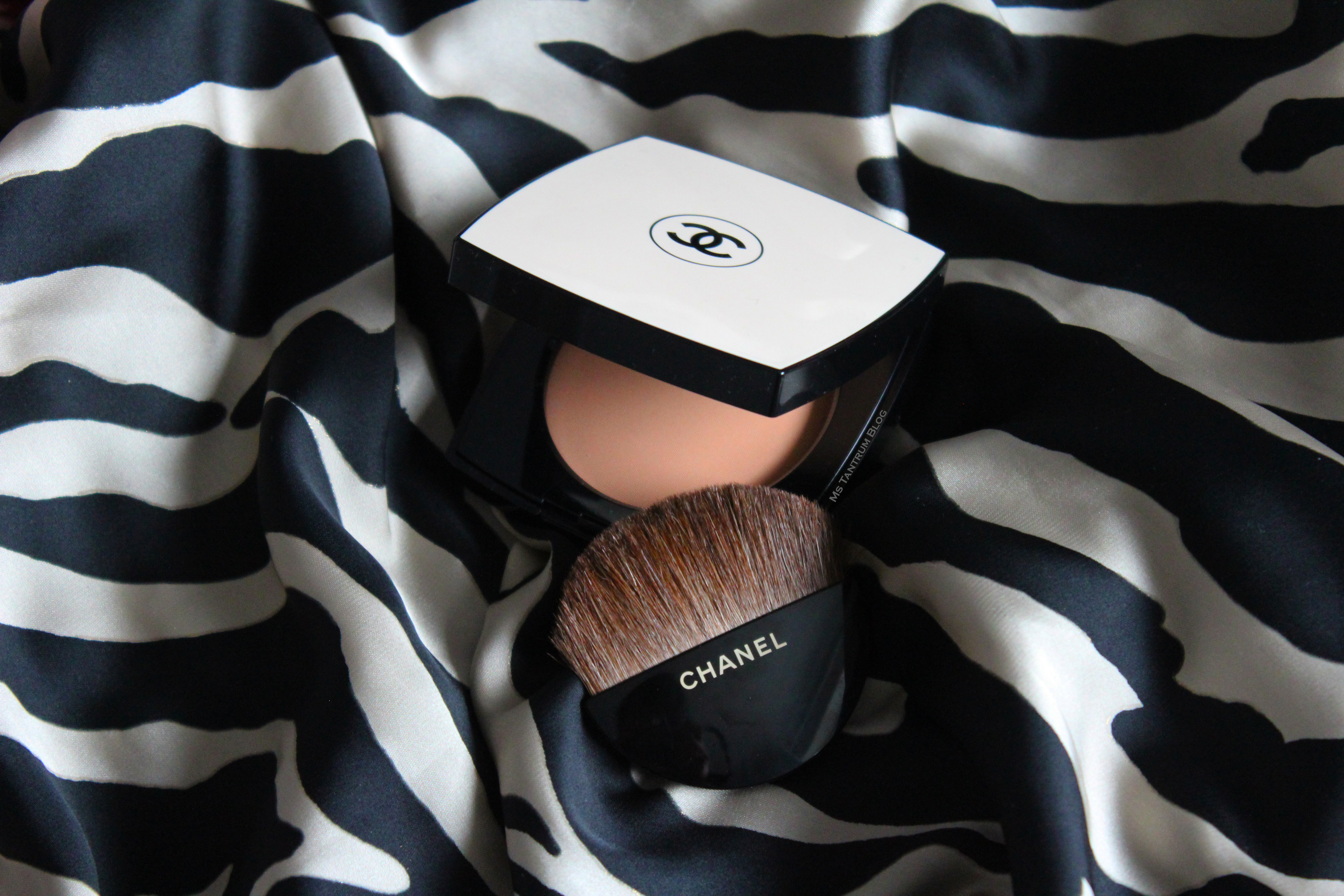 Chanel Les Beiges Healthy Glow Sheer Powder Review