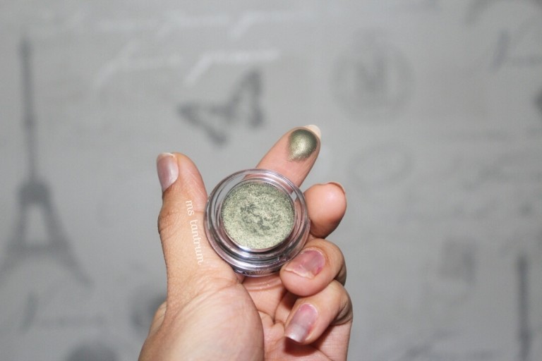 Kiko Metallic shine eyeshadow - charming sage